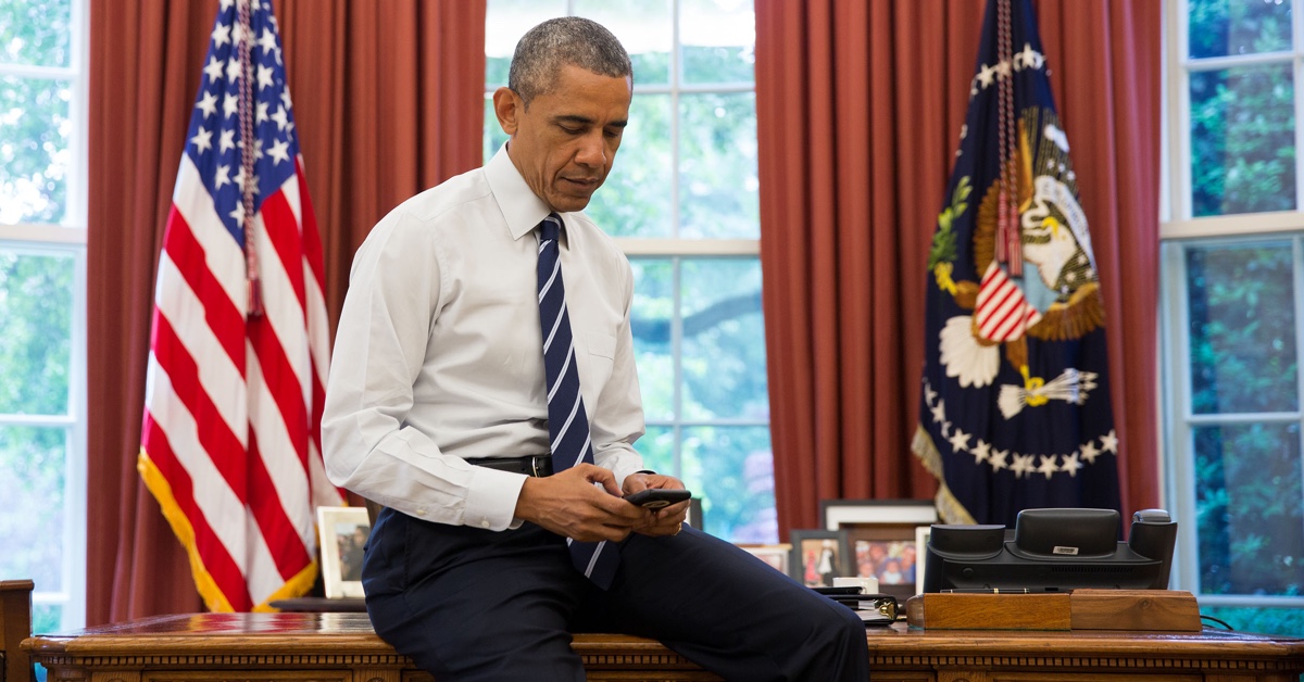 Obama első tweetjét írja. Forrás: whitehouse.gov